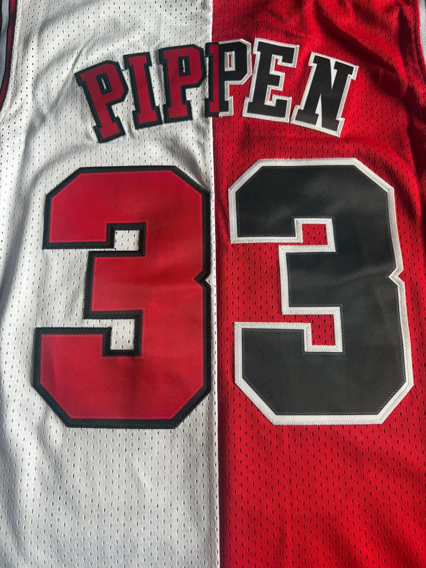 Retro 1/2& 1/2 Chicago Bulls Pippen Basketball Vest Large Black, Red & White 33