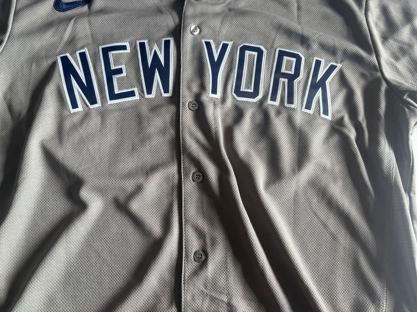 New York Yankees MLB Baseball Shirt Large Grey Judge 99