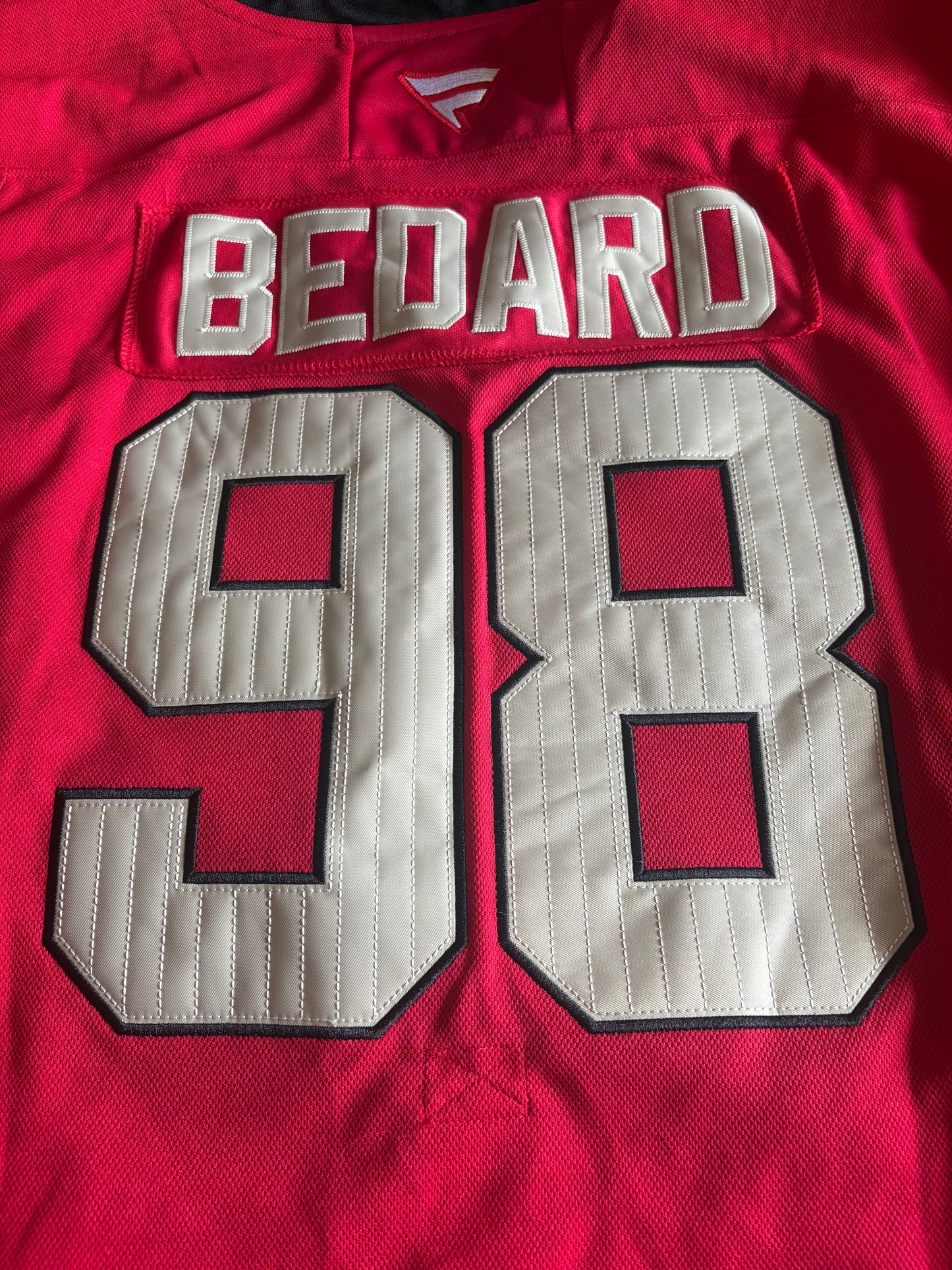 Chicago Blackhawks NHL Shirt Size 52 Red Cream Bedard 98