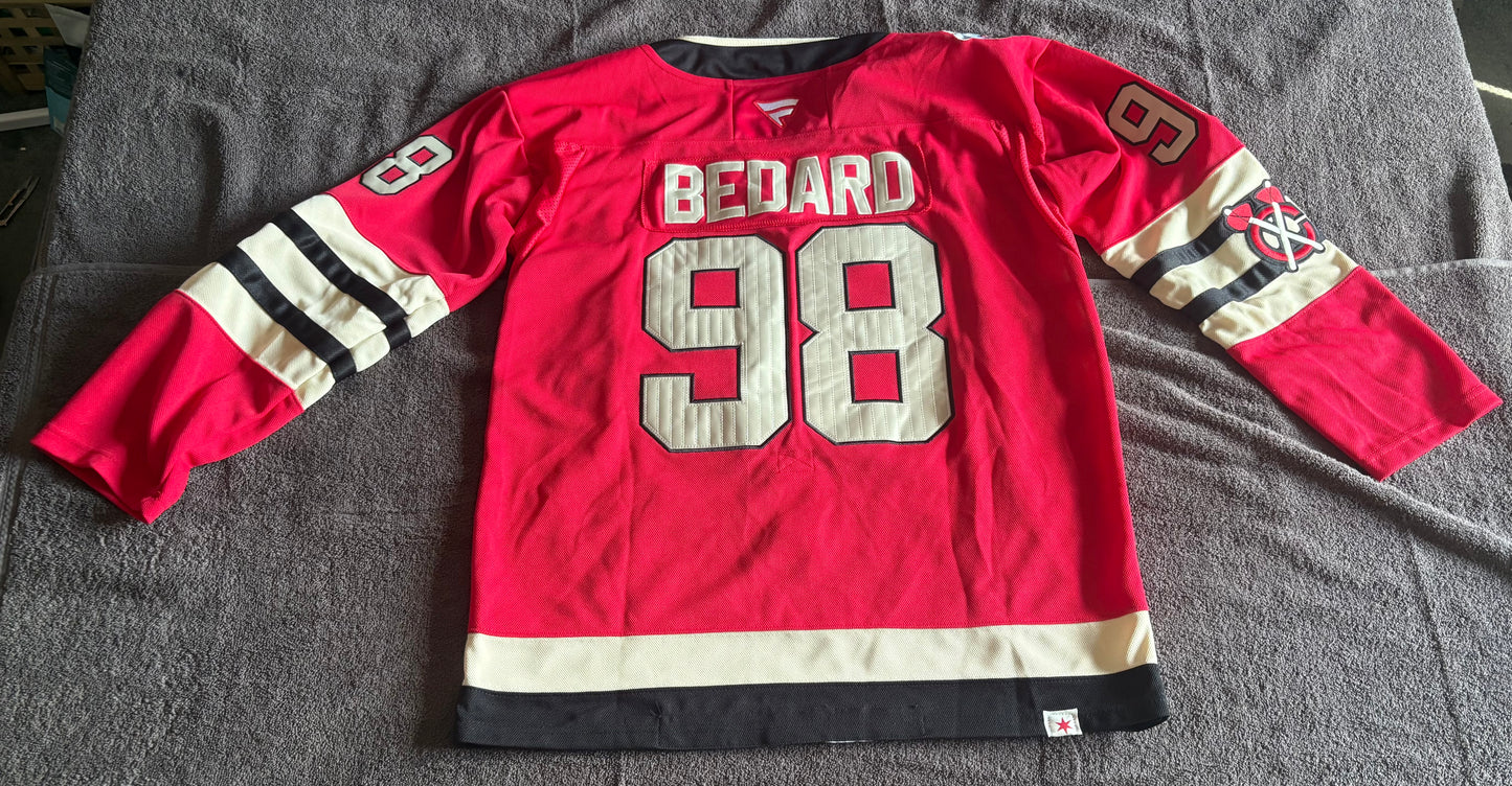 Chicago Blackhawks NHL Shirt Size 52 Red Cream Bedard 98