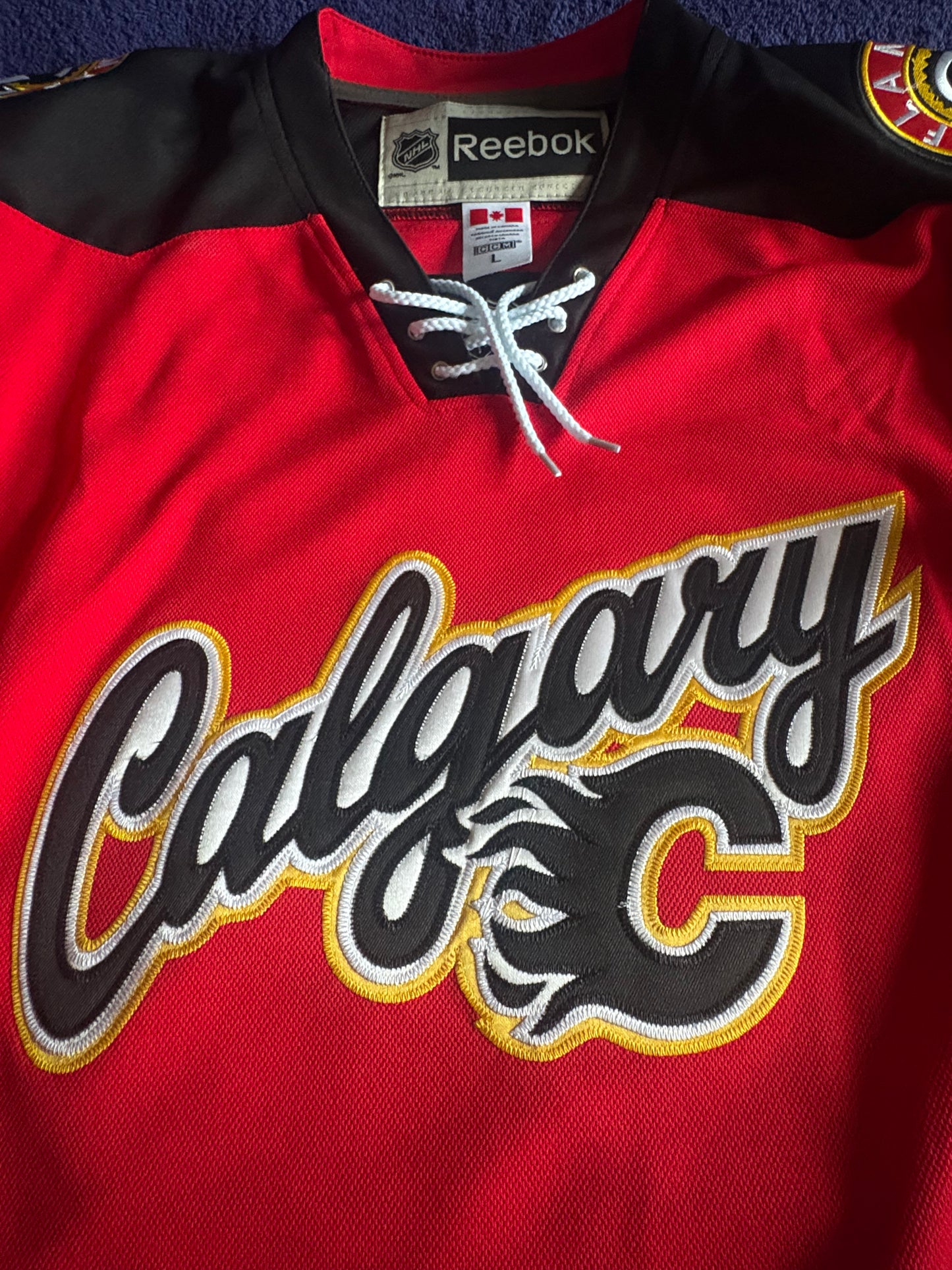 CCM Reebok Calgary Flames NHL Shirt Size Large Gaudreau 13