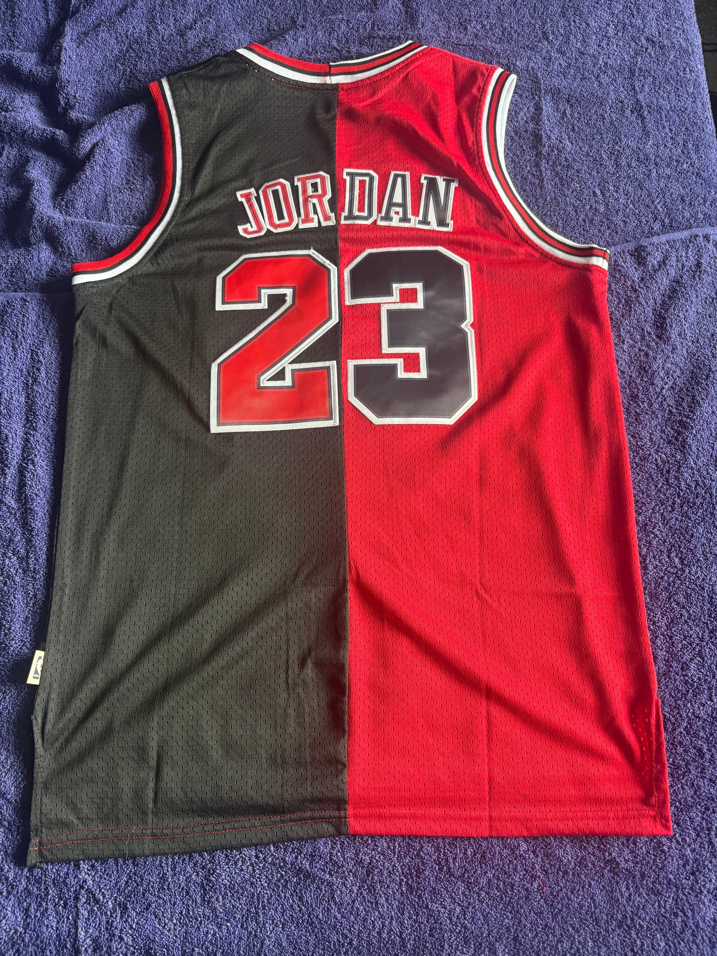 Retro 1/2& 1/2 Chicago Bulls Jordan Basketball Vest Large Black & Red 23