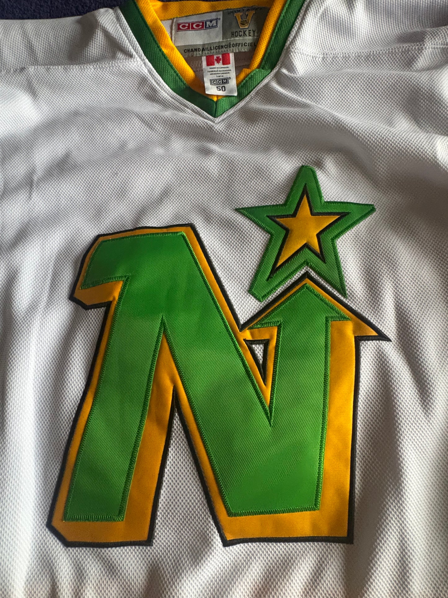 CCM Heroes of Hockey Minnesota Northstars NHL Hockey Shirt Size 50 Modano 9