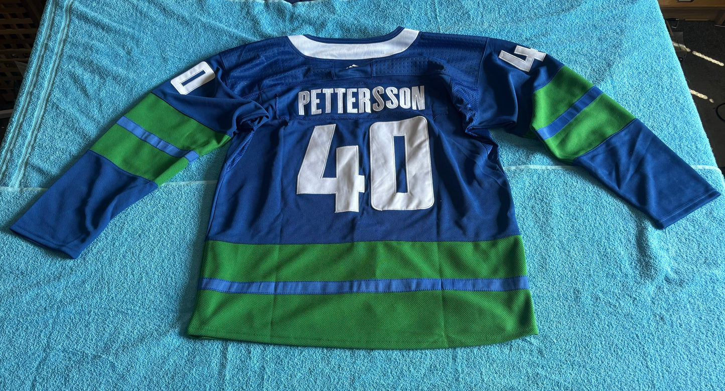 Vancouver Canucks NHL Shirt Blue Size Large Pettersson Blue A 40