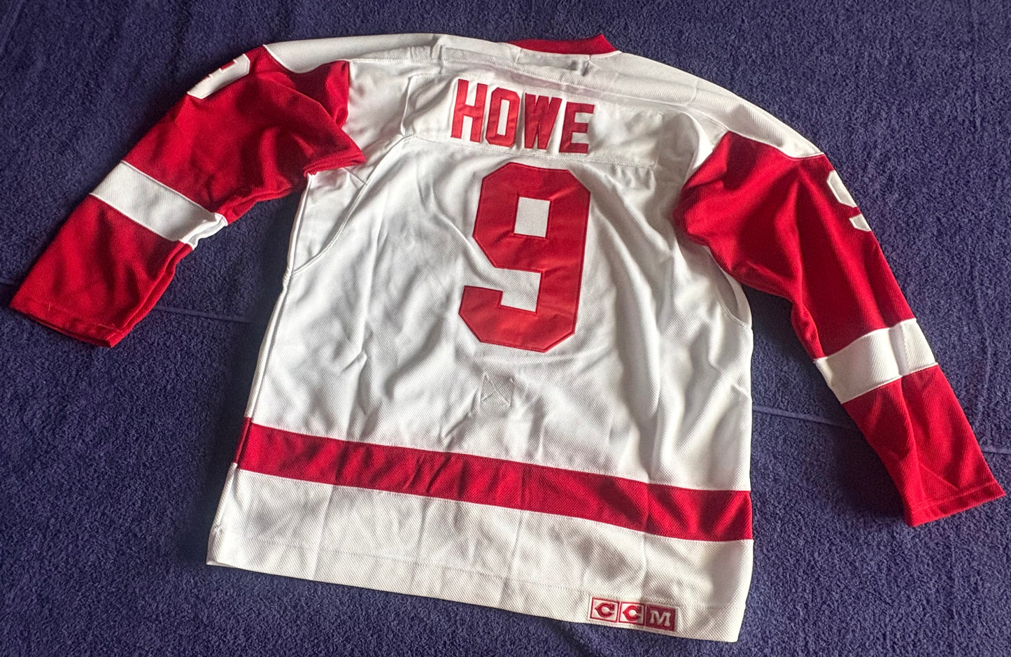 CCM Heroes of Hockey Detroit Red Wings NHL Hockey Shirt Size 50 Howe 9 C