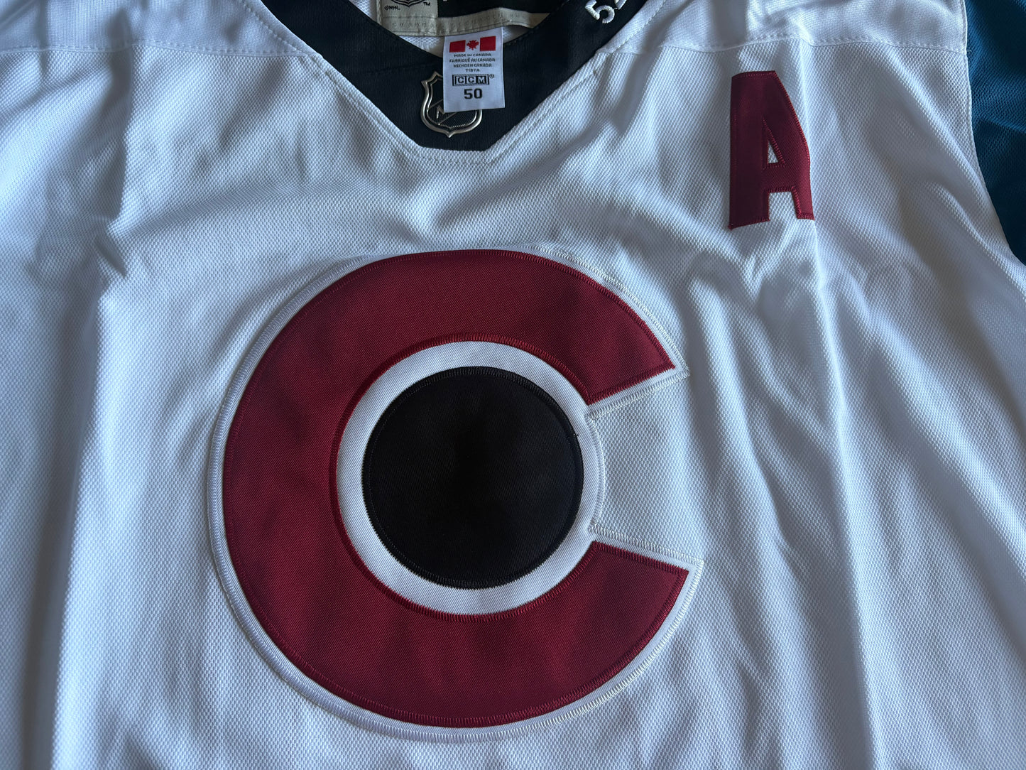 Colorado Avalanche NHL Shirt Size 50 MacKinnon 29 White A
