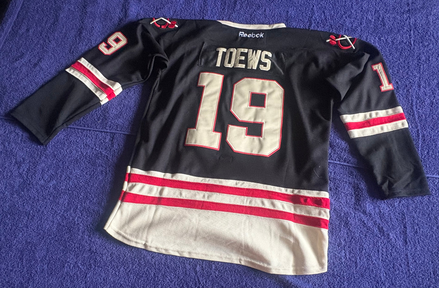 CCM Reebok Chicago Blackhawks NHL Hockey Shirt Size 50 Toews 19 C