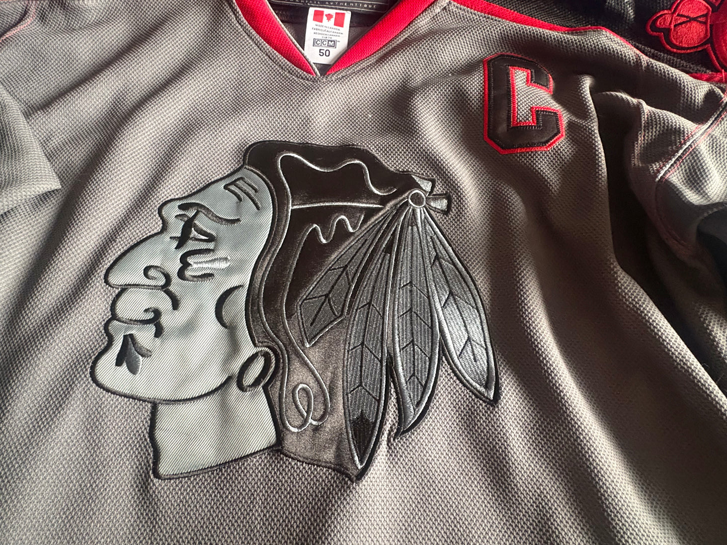 CCM Reebok Chicago Blackhawks NHL Hockey Shirt Size 50 Toews 19 C