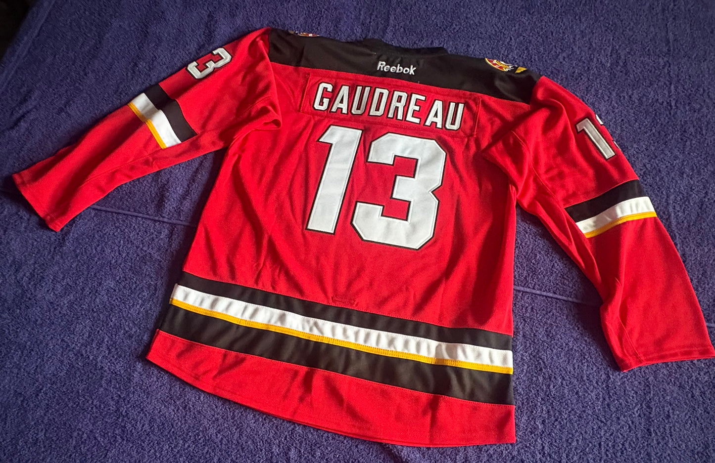 CCM Reebok Calgary Flames NHL Shirt Size Large Gaudreau 13