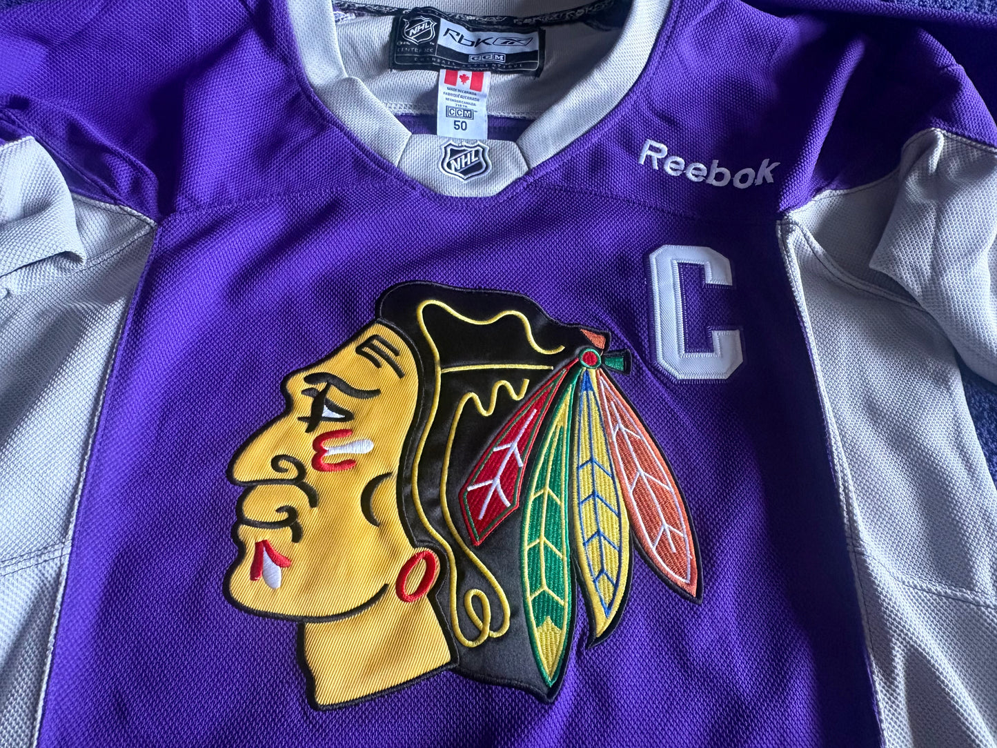 CCM Reebok Chicago Blackhawks NHL Hockey Shirt Size 50 Warm Up Shirt Toews 19 C