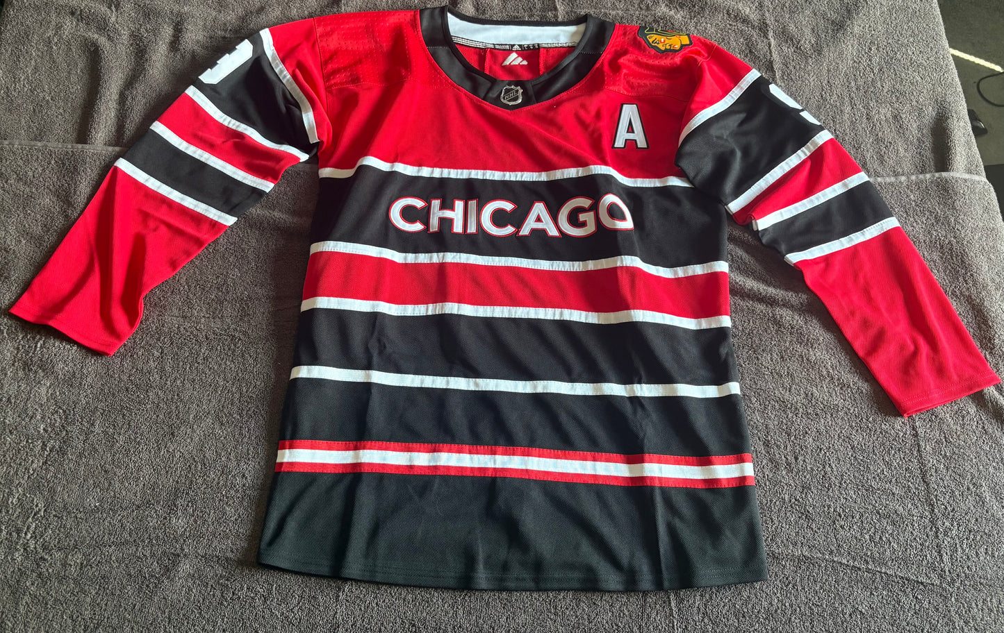 Chicago Blackhawks NHL Shirt Size Large Black Red 9 Hull A