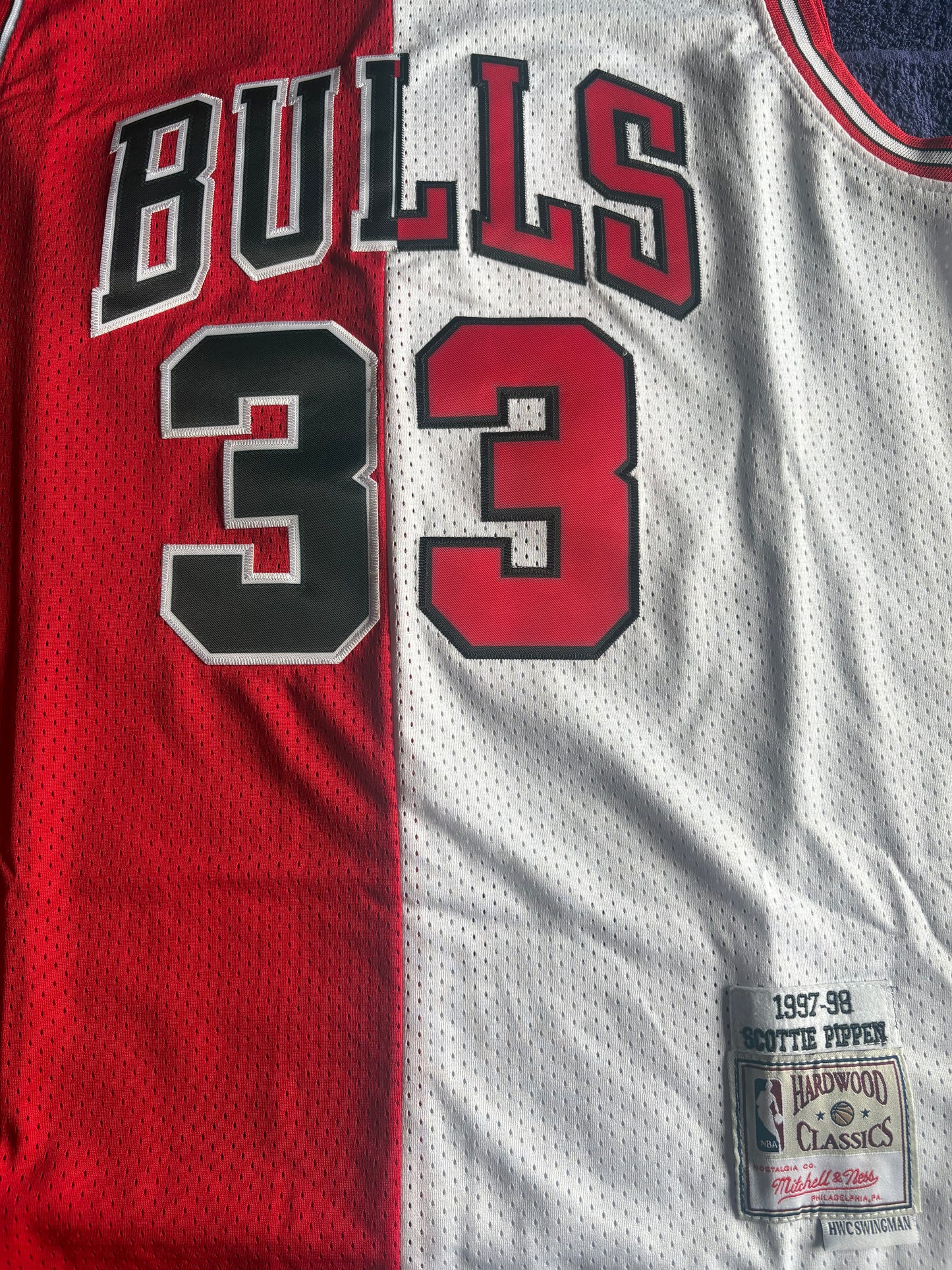 Retro 1/2& 1/2 Chicago Bulls Pippen Basketball Vest Large Black, Red & White 33
