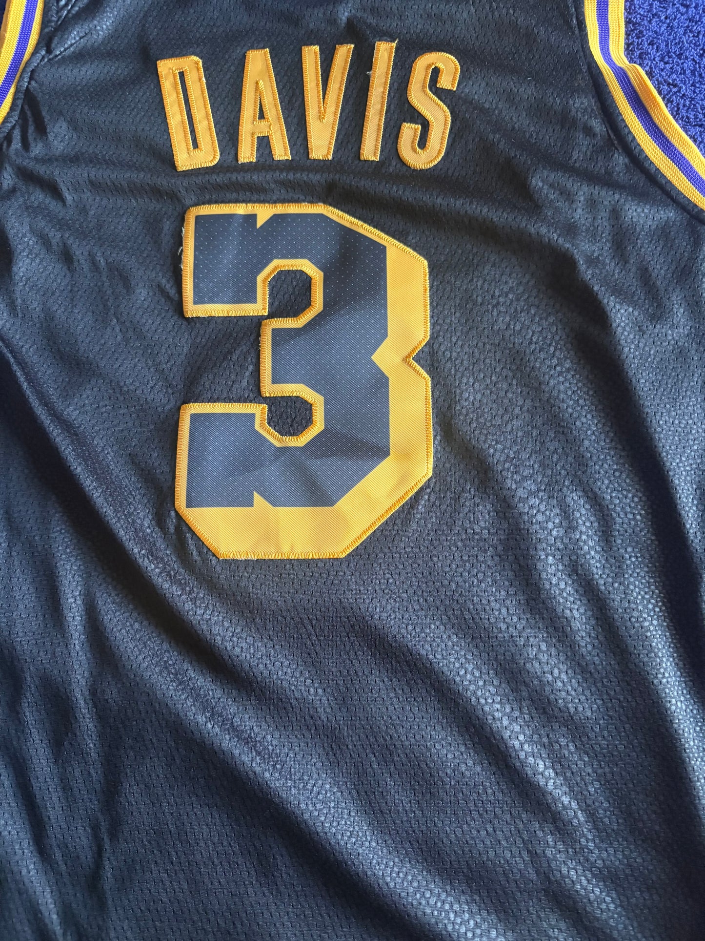 Los Angeles Lakers Basketball Vest Large Davis 3