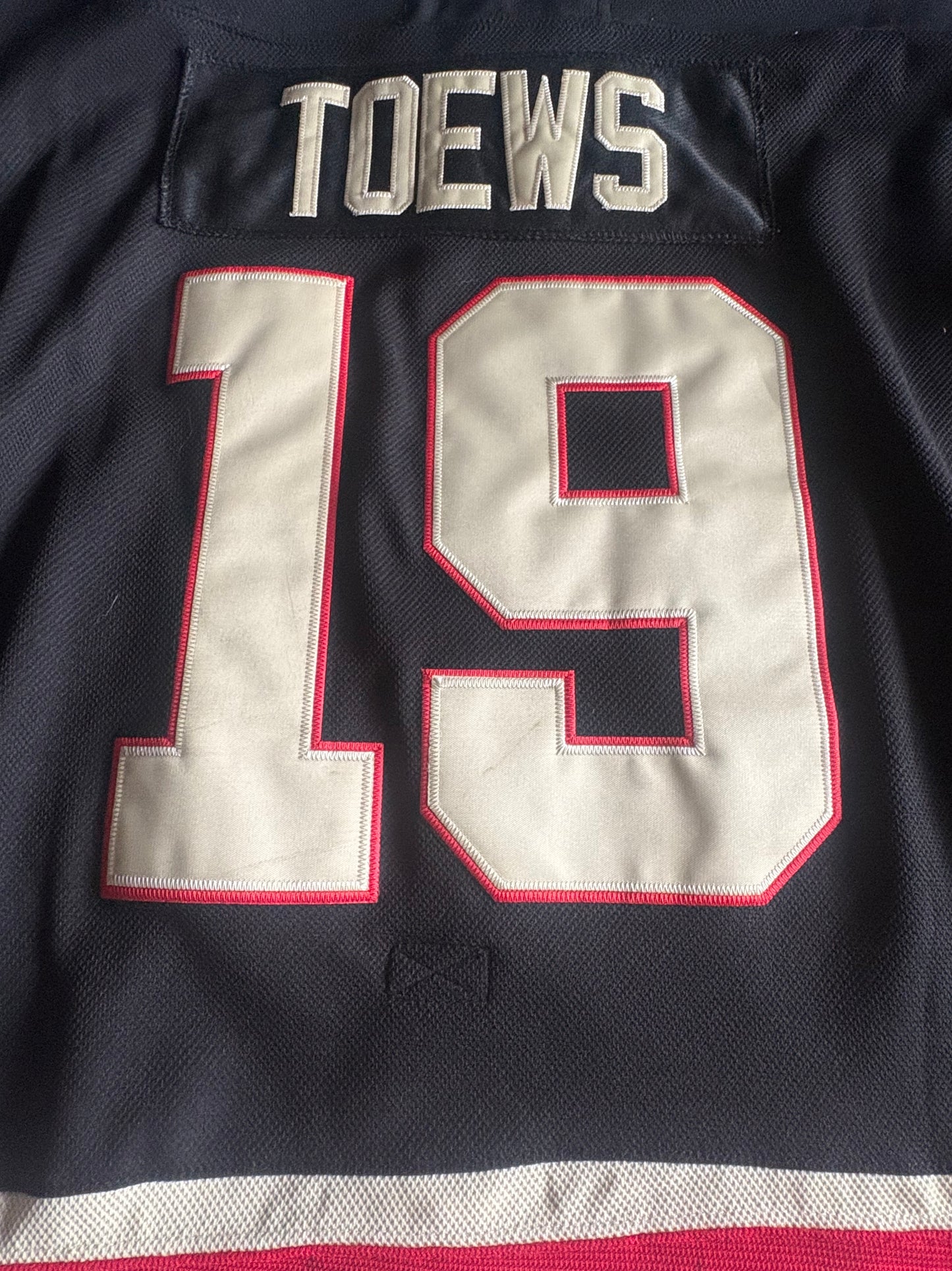 CCM Reebok Chicago Blackhawks NHL Hockey Shirt Size 50 Toews 19 C