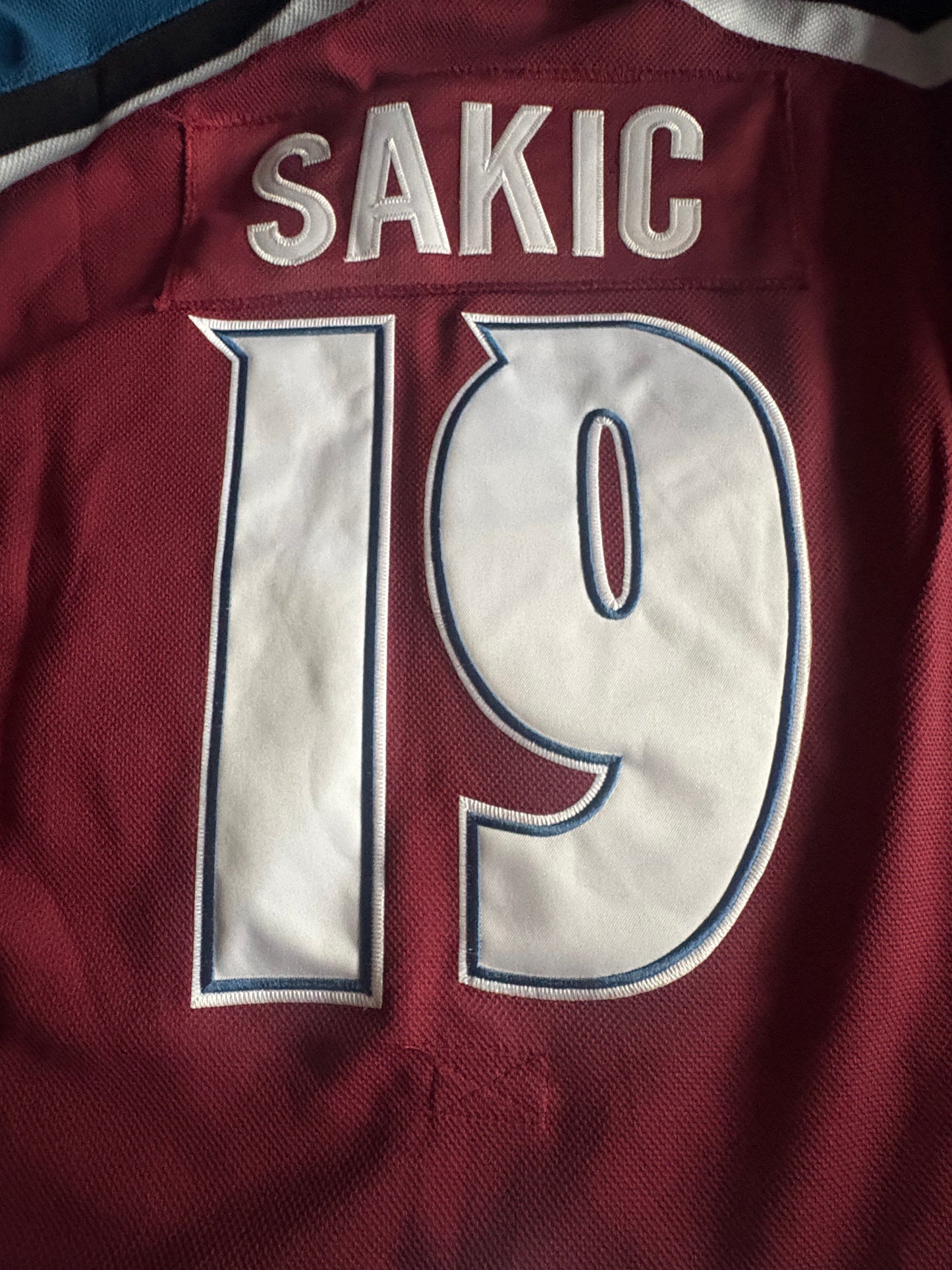 CCM Heroes of Hockey Colorado Avalanche NHL Hockey Shirt Size 50 Sakic 19 C