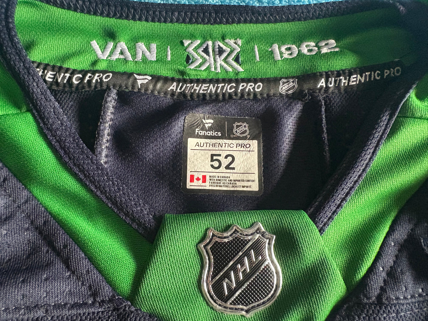 Vancouver Canucks NHL Shirt Blue Size 52 Hughes Blue C 43