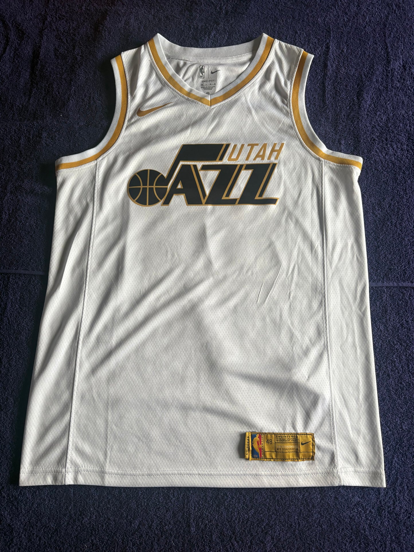 Utah Jazz Fan Retro NBA Basketball Vest Large Malone 32