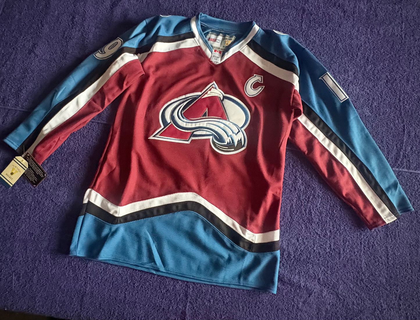 CCM Heroes of Hockey Colorado Avalanche NHL Hockey Shirt Size 50 Sakic 19 C