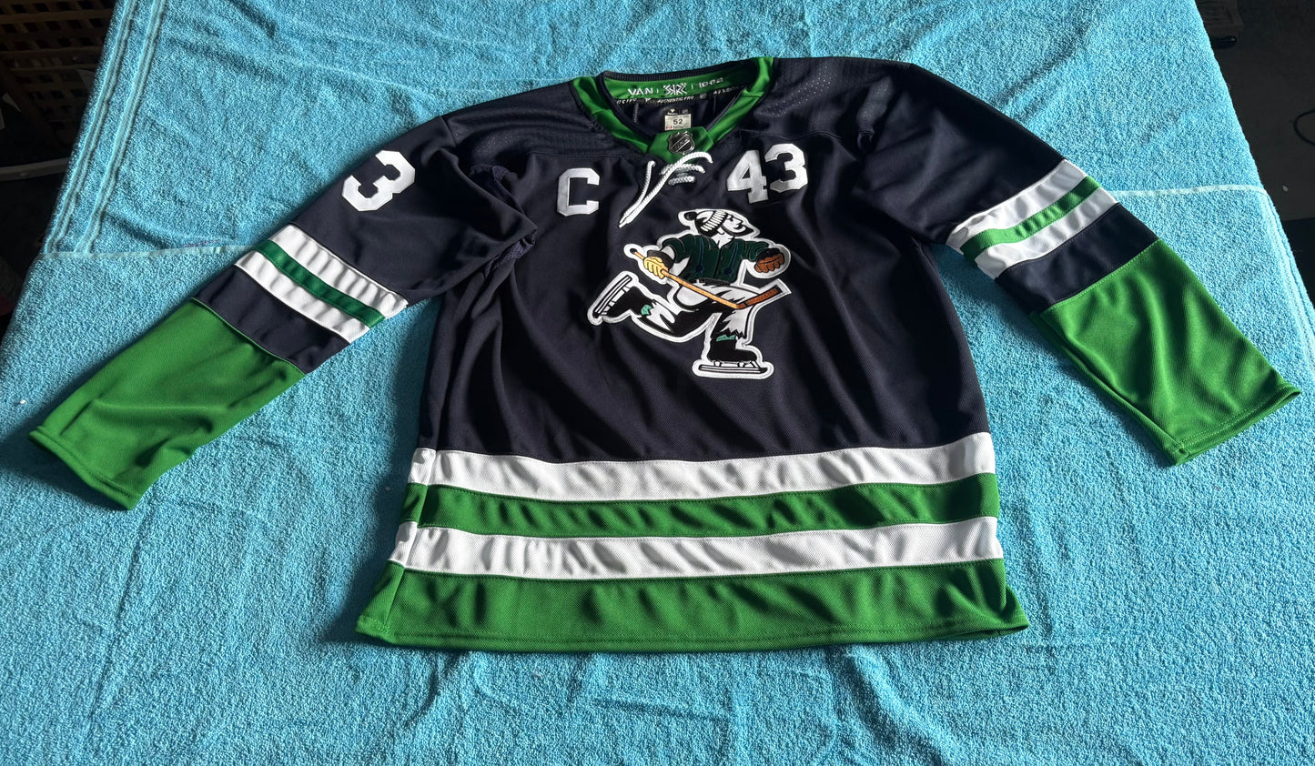 Vancouver Canucks NHL Shirt Blue Size 52 Hughes Blue C 43