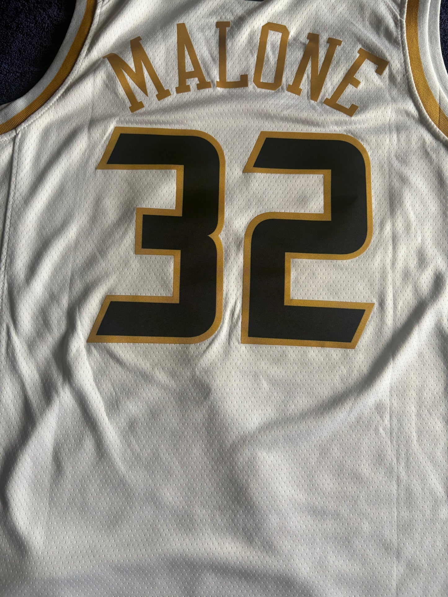 Utah Jazz Fan Retro NBA Basketball Vest Large Malone 32
