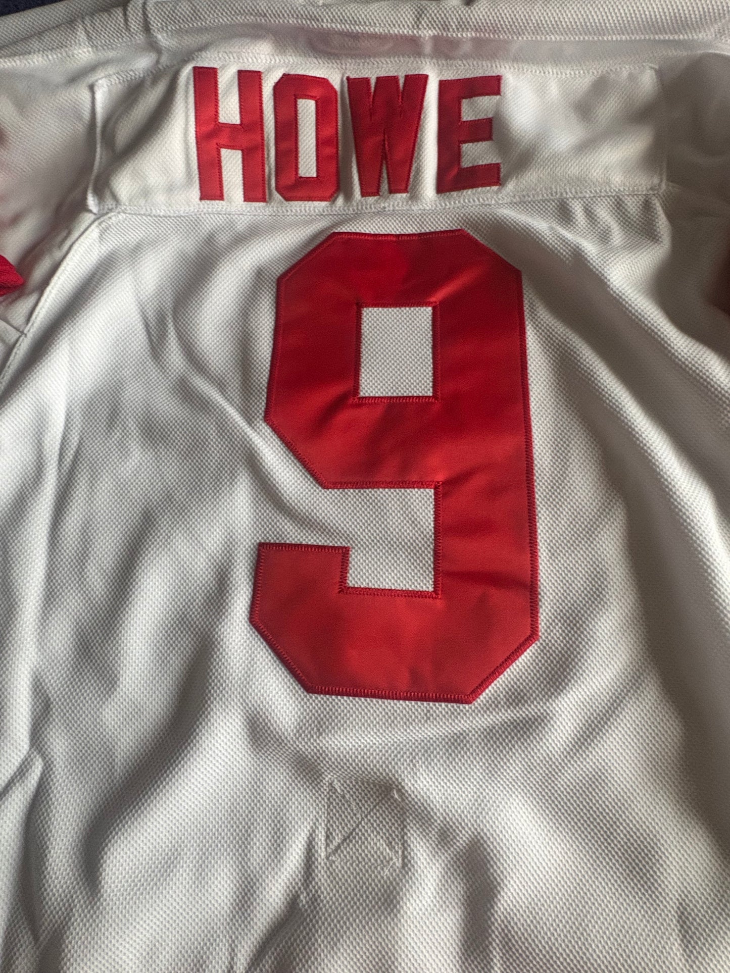 CCM Heroes of Hockey Detroit Red Wings NHL Hockey Shirt Size 50 Howe 9 C