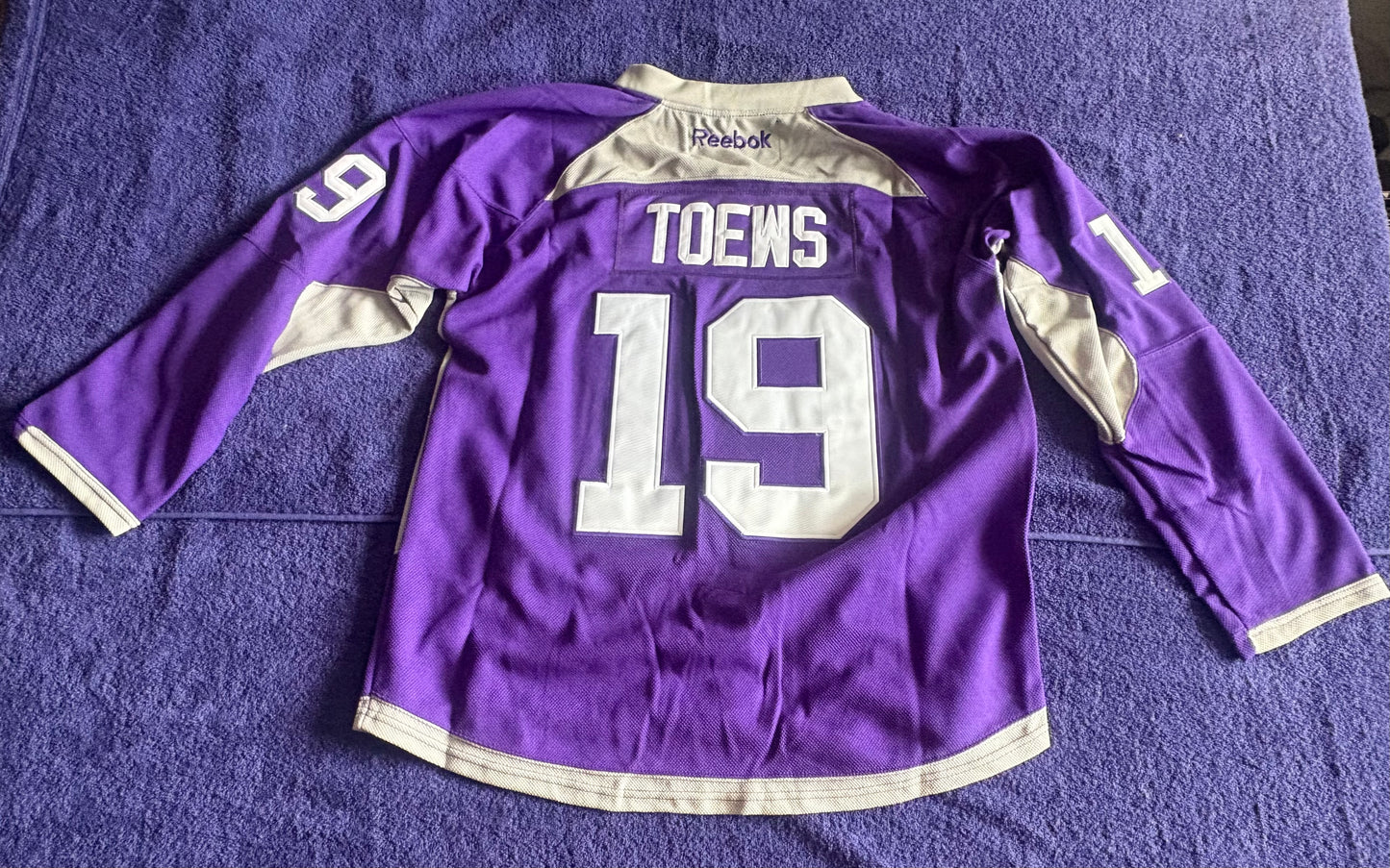CCM Reebok Chicago Blackhawks NHL Hockey Shirt Size 50 Warm Up Shirt Toews 19 C