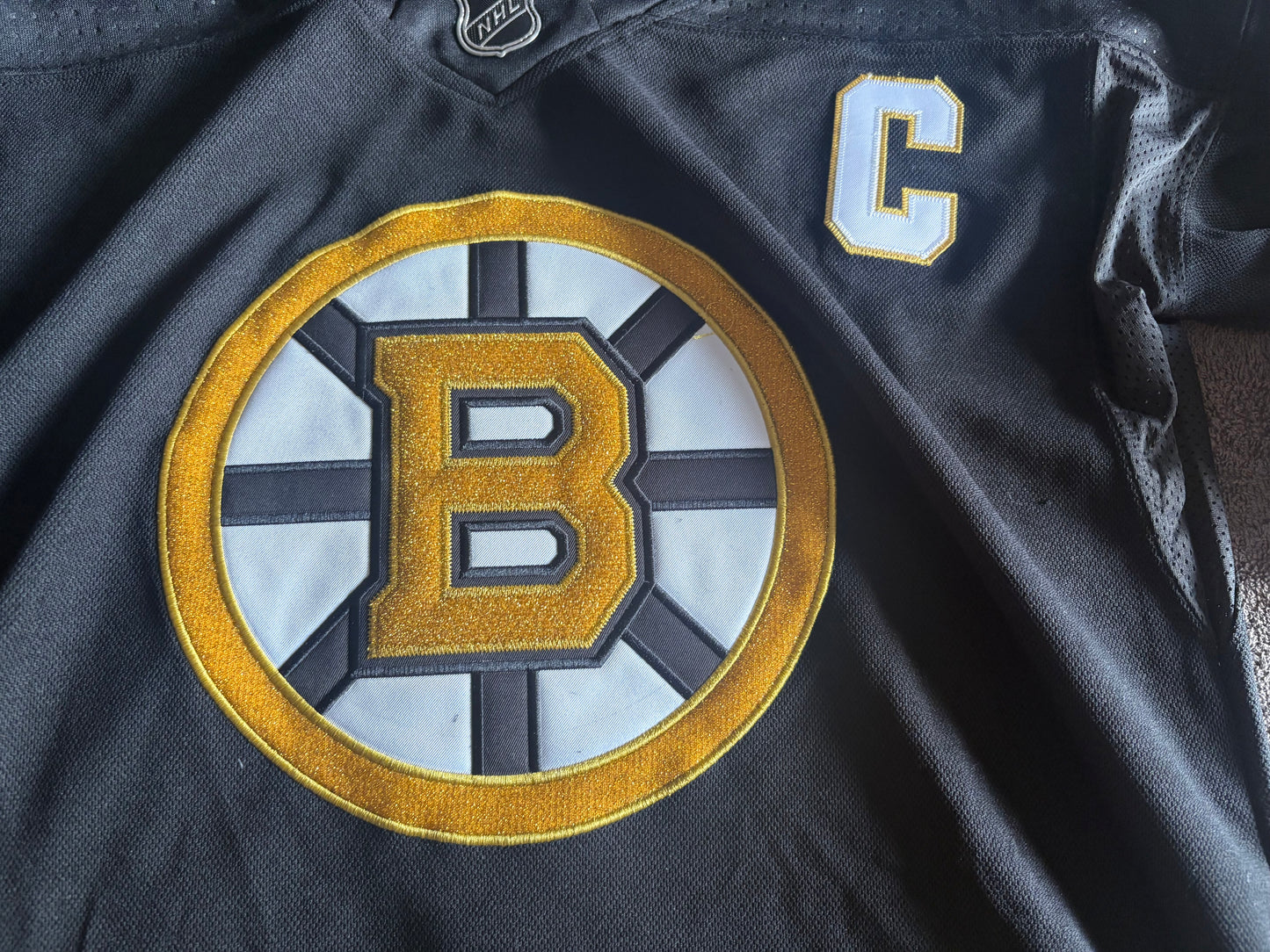 Boston Bruins Vintage NHL Shirt Size Large Bergeron 37 C Black & Yellow