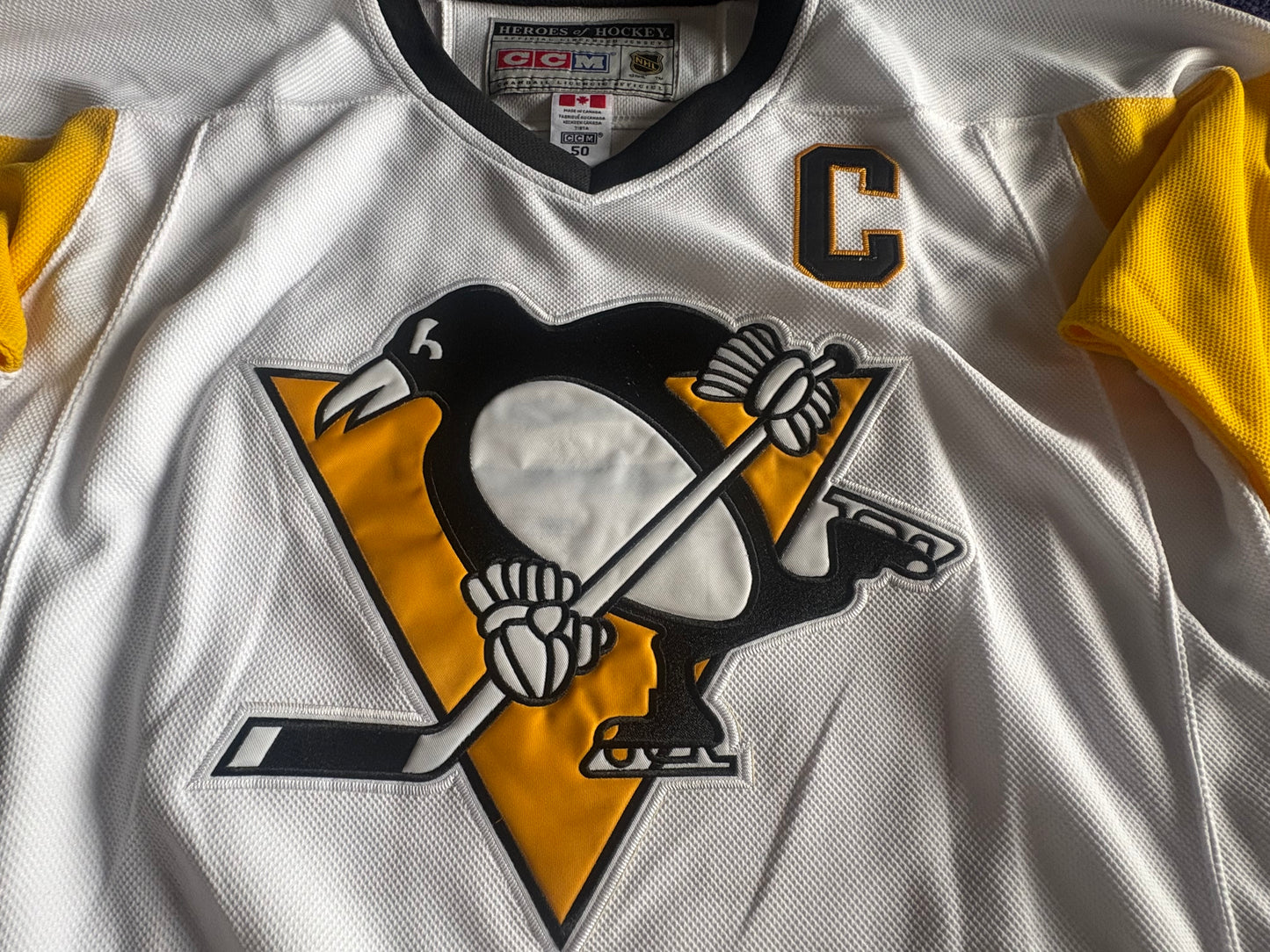 CCM Heroes of Hockey Pittsburgh Penguins NHL Hockey Shirt Size 50 Lemieux 66 C