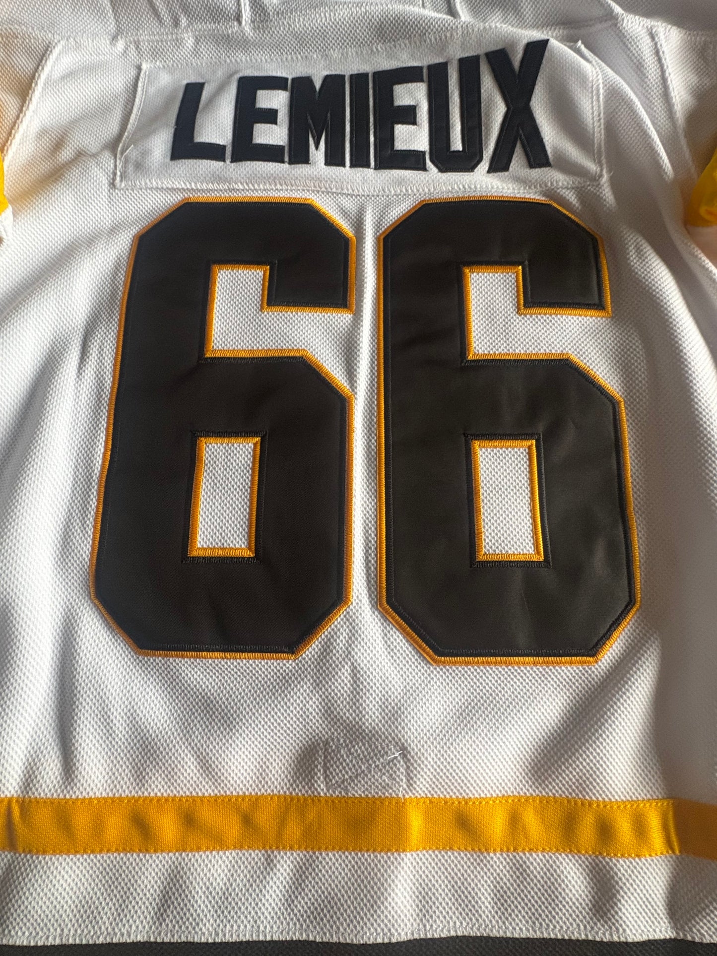 CCM Heroes of Hockey Pittsburgh Penguins NHL Hockey Shirt Size 50 Lemieux 66 C