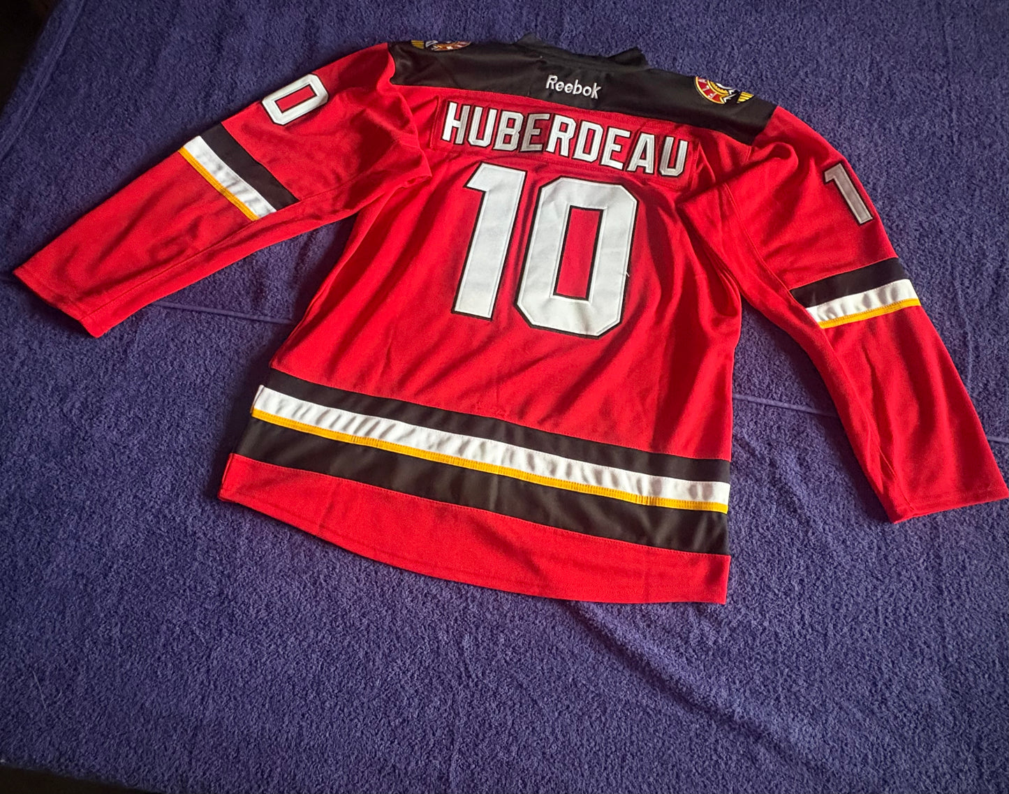 CCM Reebok Calgary Flames NHL Shirt Size Large Huberdeau 10 A