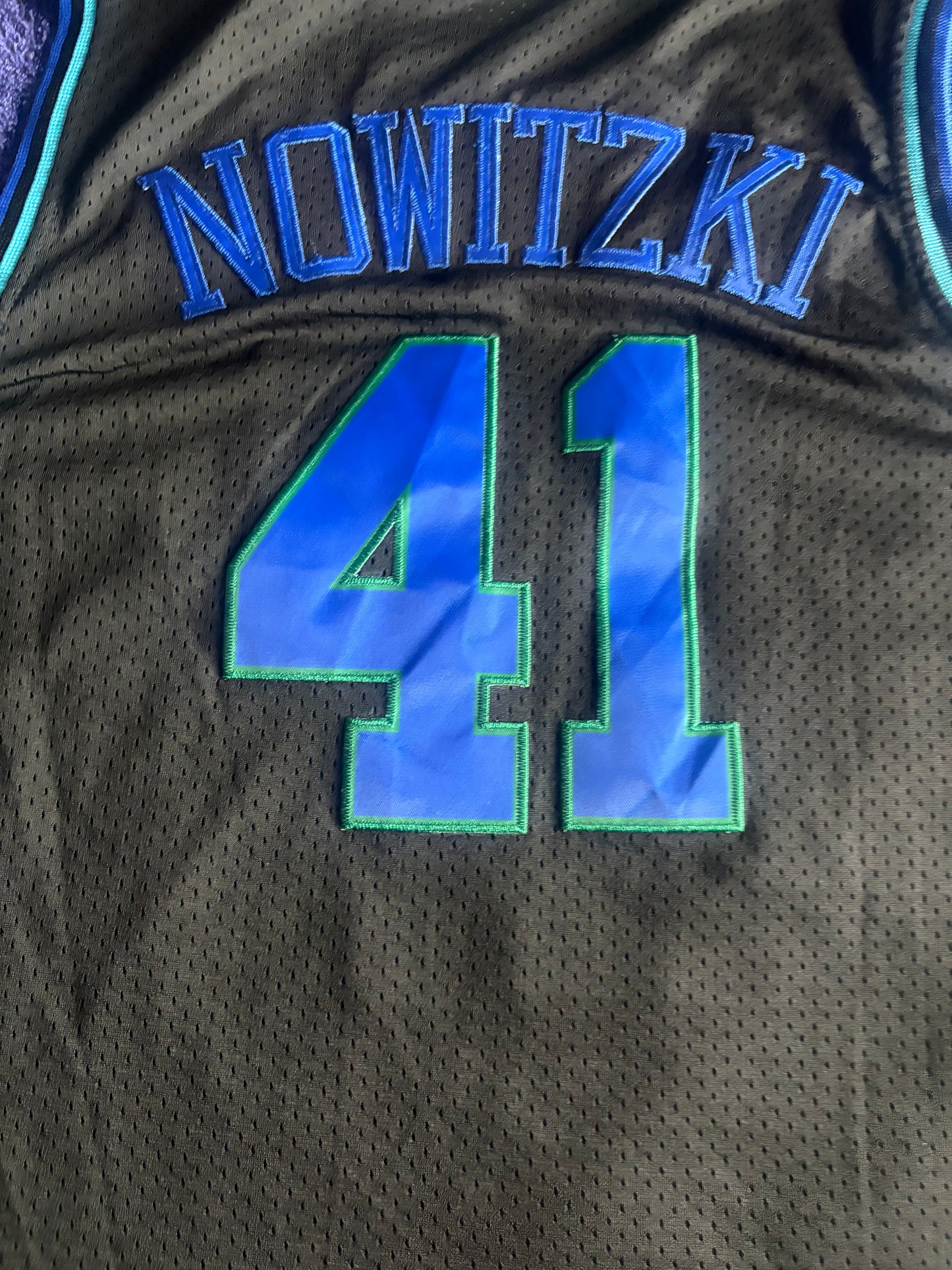 Dallas Mavericks M&N NBA HardWood Classics Basketball Vest Large Nowitzki 41