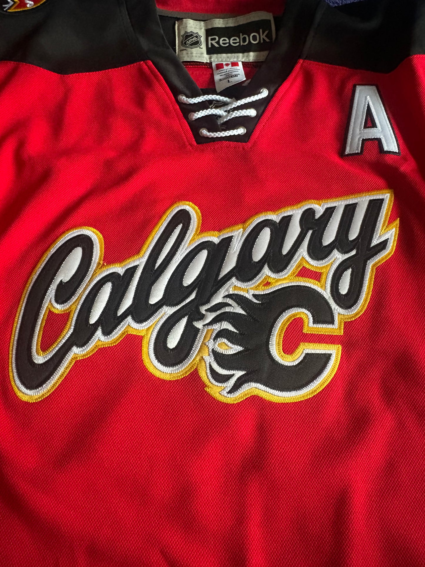 CCM Reebok Calgary Flames NHL Shirt Size Large Huberdeau 10 A