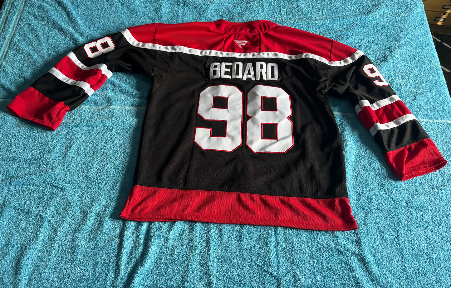 Chicago Blackhawks NHL Shirt Size 52 Red Black Bedard 98