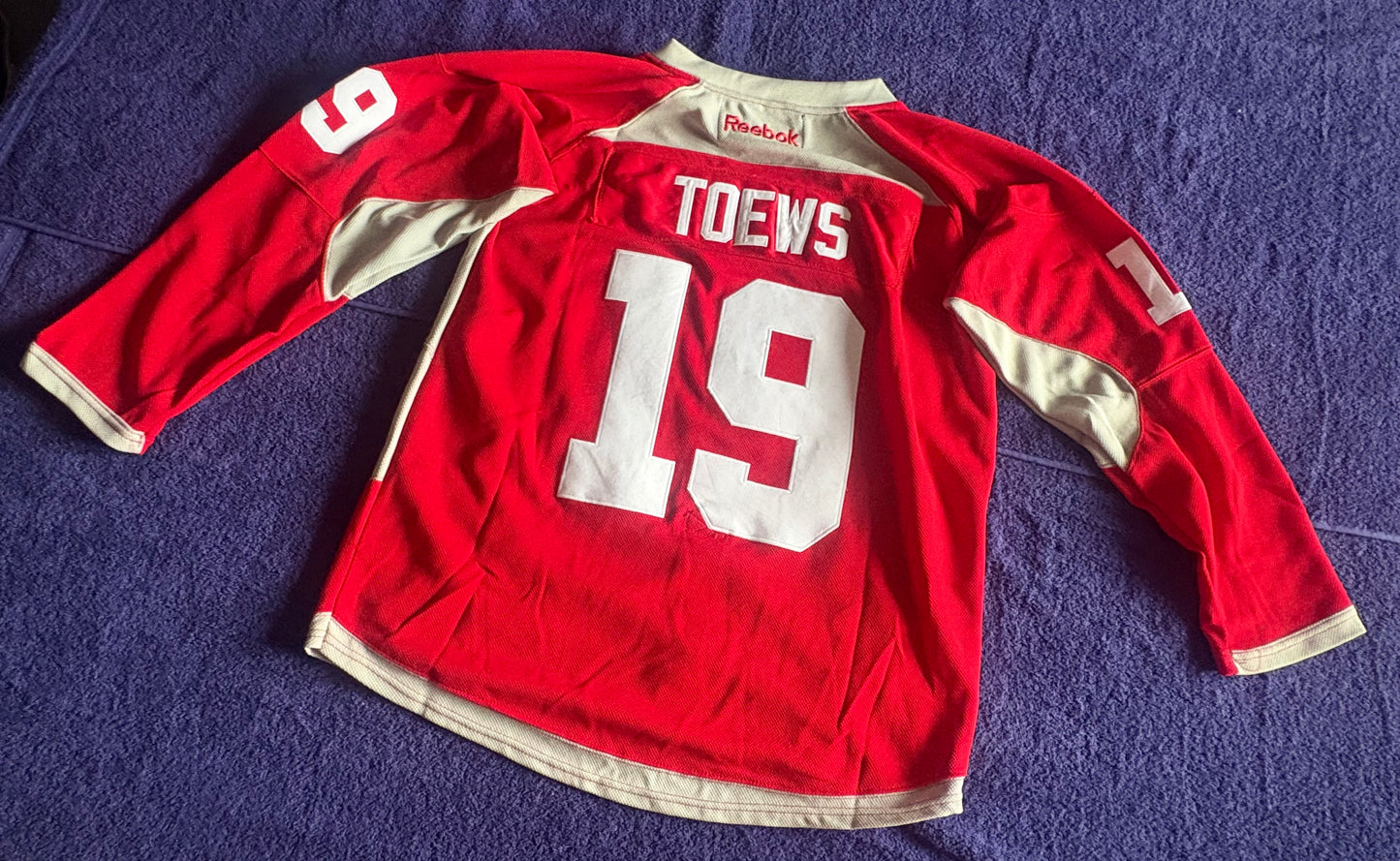 CCM Reebok Chicago Blackhawks NHL Hockey Shirt Size 50 Warm Up Shirt Toews 19 C