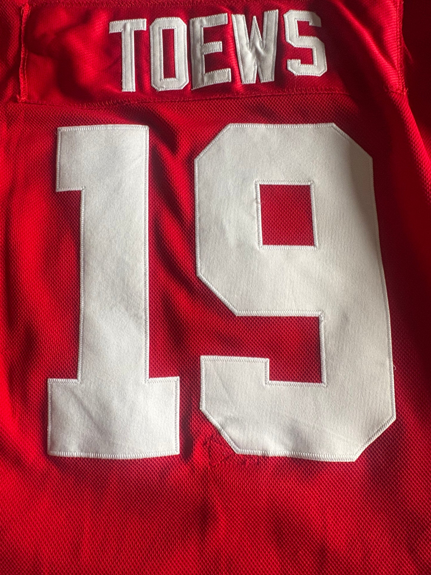 CCM Reebok Chicago Blackhawks NHL Hockey Shirt Size 50 Warm Up Shirt Toews 19 C