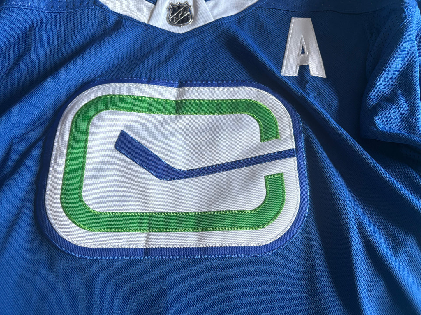 Vancouver Canucks NHL Shirt Blue Size Large Pettersson Blue A 40