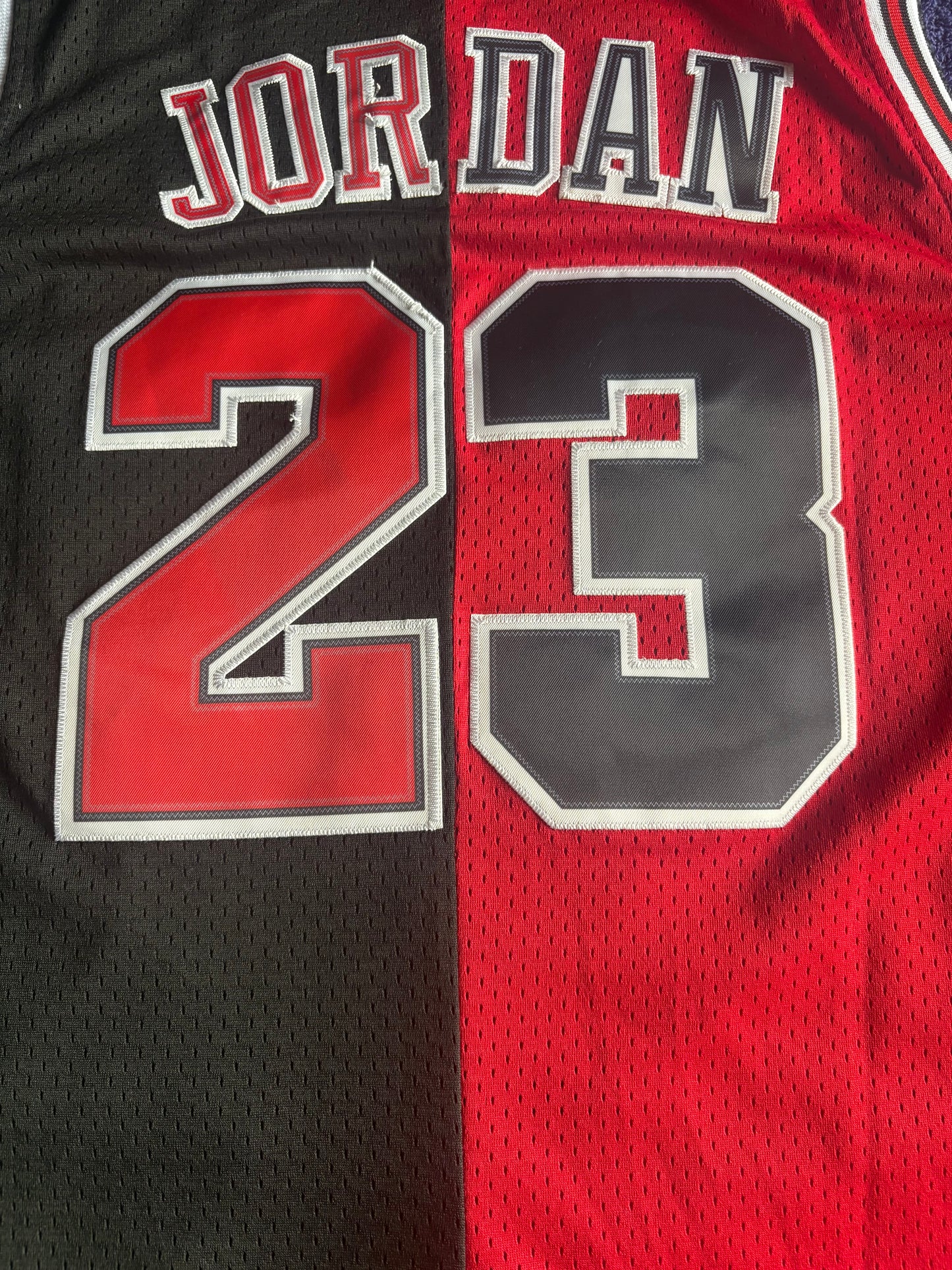 Retro 1/2& 1/2 Chicago Bulls Jordan Basketball Vest Large Black & Red 23