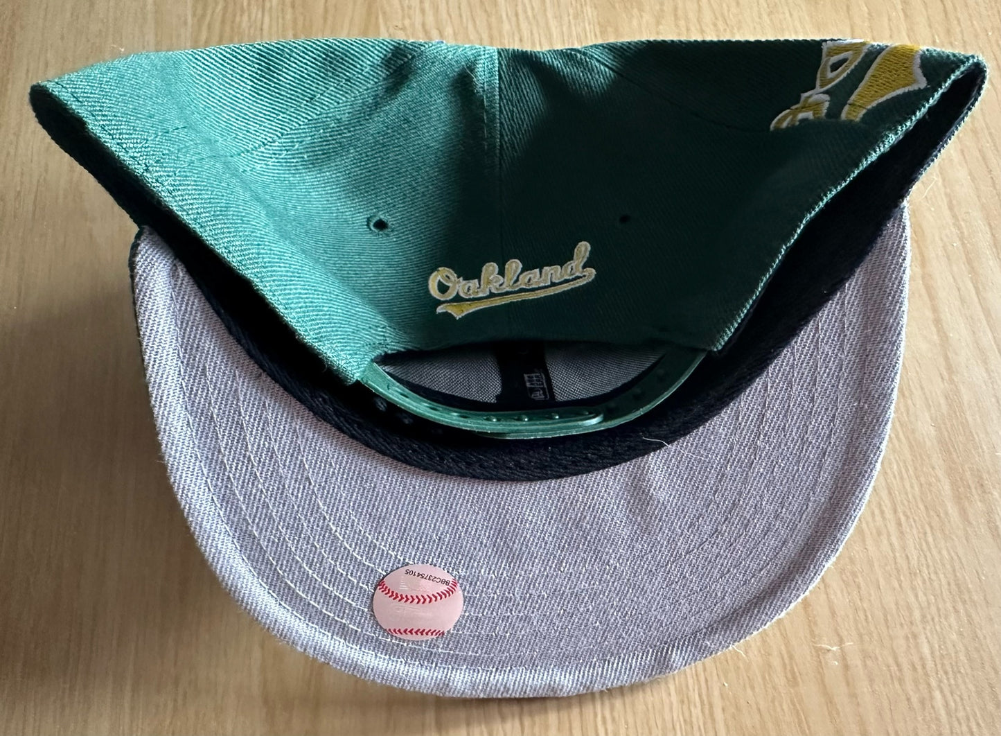 Oakland A's MLB SnapBack Baseball Cap Multicolour New With Sitcker