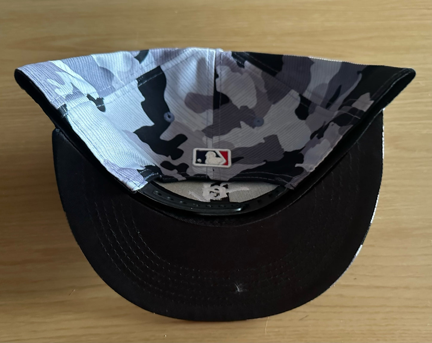 Chicago White Sox MLB SnapBack Camo Baseball Cap Multicolour New With Sticker