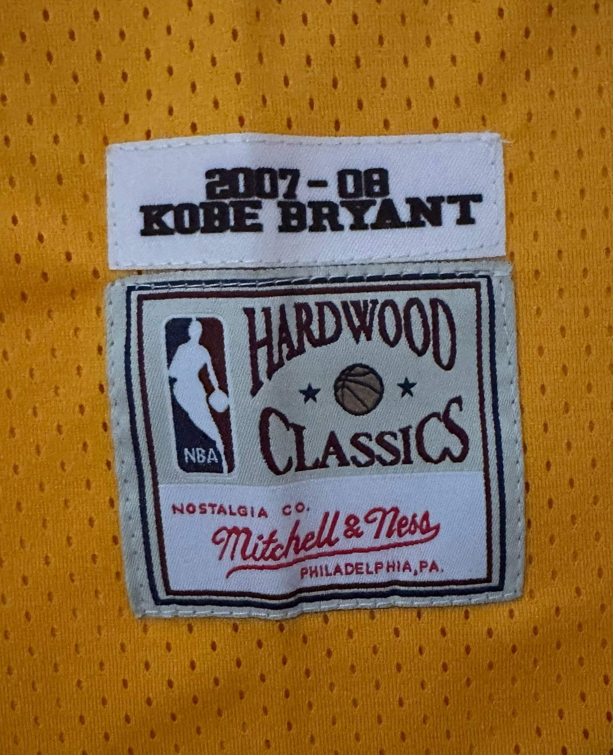 Los Angeles LA Lakers NBA Hardwood Classics Basketball Vest Large Bryant 24 Yellow
