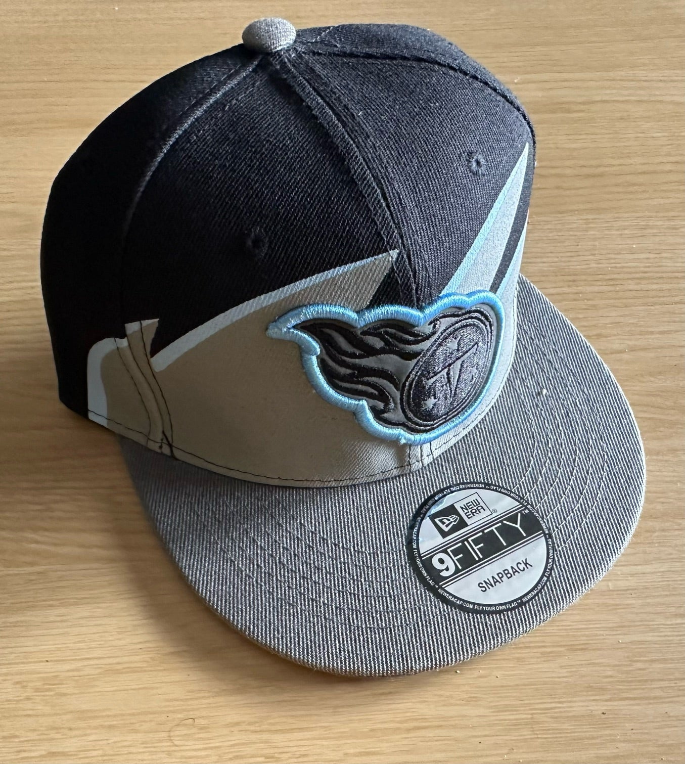 Tennessee Titans NFL 2 Tone SnapBack Baseball Cap Multicolour New With Sticker