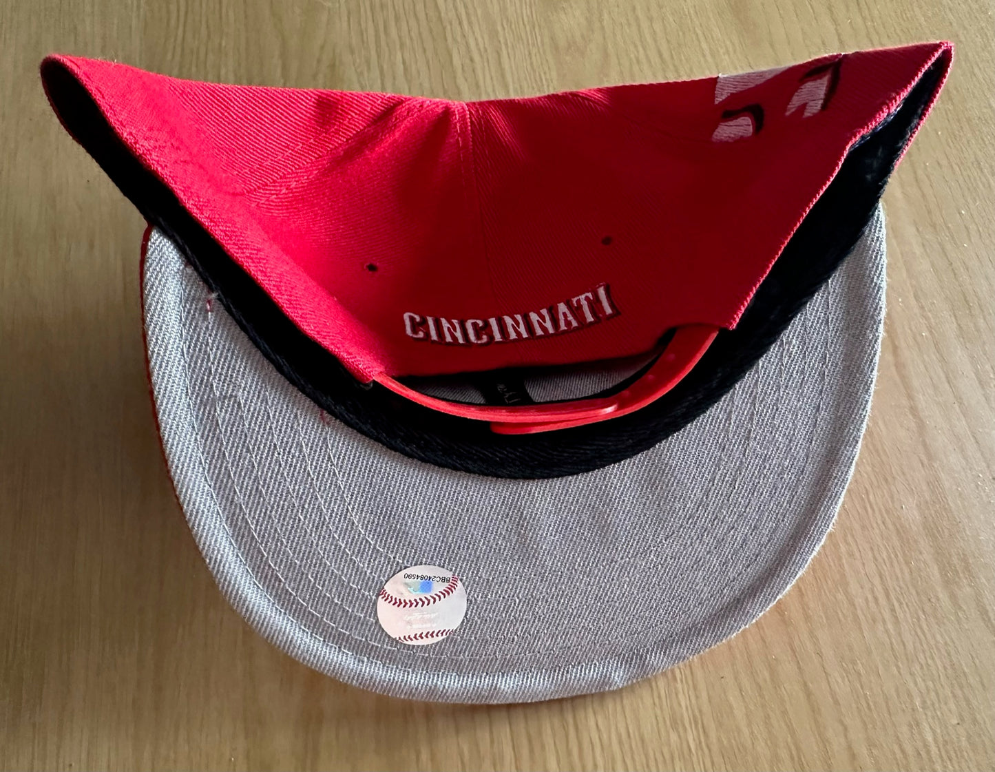 Cincinnati Red MLB SnapBack Baseball Cap Multicolour New With Sitcker