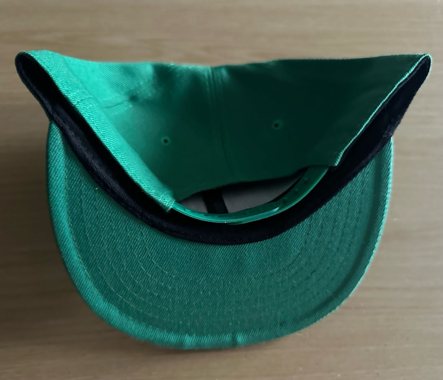 Notre Dame Fighting Irish NCAA SnapBack Baseball Cap Multicolour New With Sticker