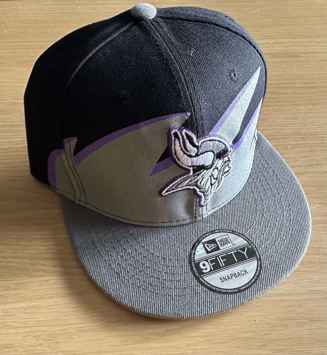 Minnesota Vikings NFL 2 Tone SnapBack Baseball Cap Multicolour New With Sticker