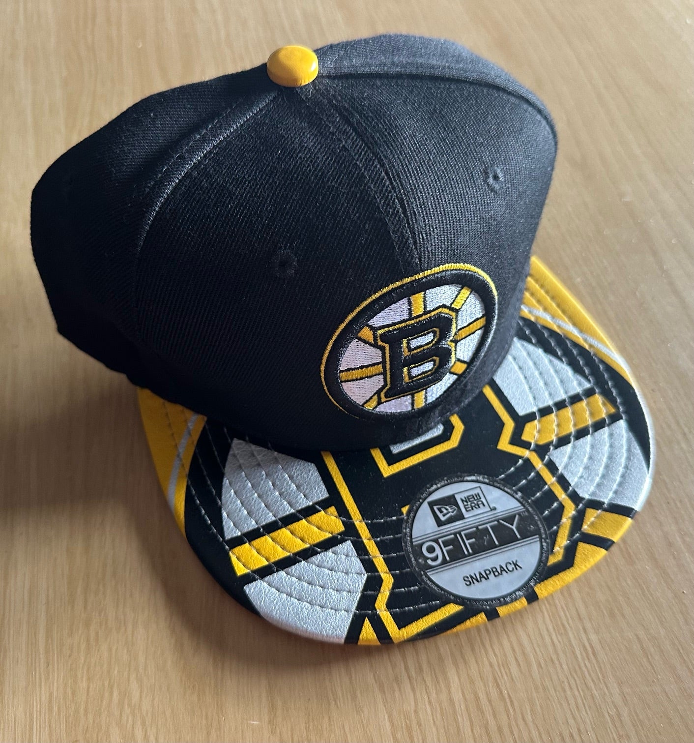 Boston Bruins NHL SnapBack Baseball Cap Multicolour New With Sticker
