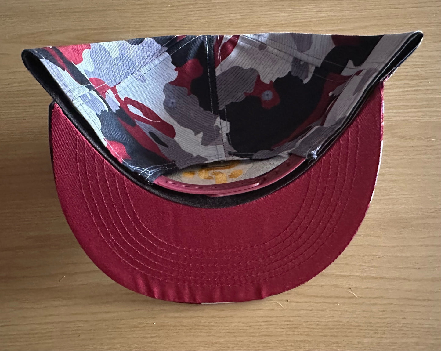 USC Trojans NCAA SnapBack Camo Baseball Cap Multicolour New With Sticker