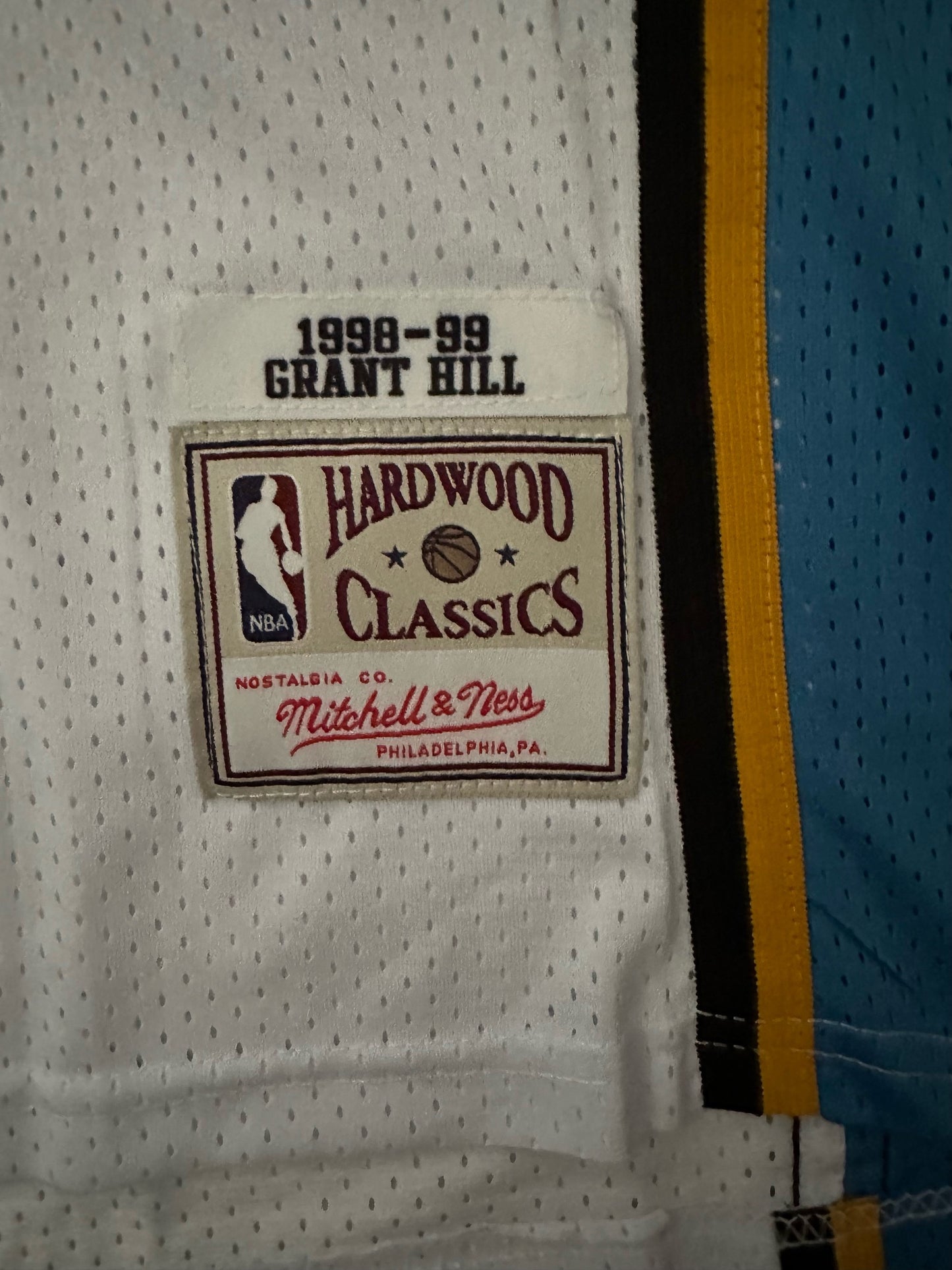 Detroit Pistons NBA Hardwood Classics Basketball Vest Large Hill 33 White