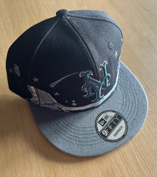 New York Mets MLB SnapBack Baseball Cap Multicolour New With Sitcker