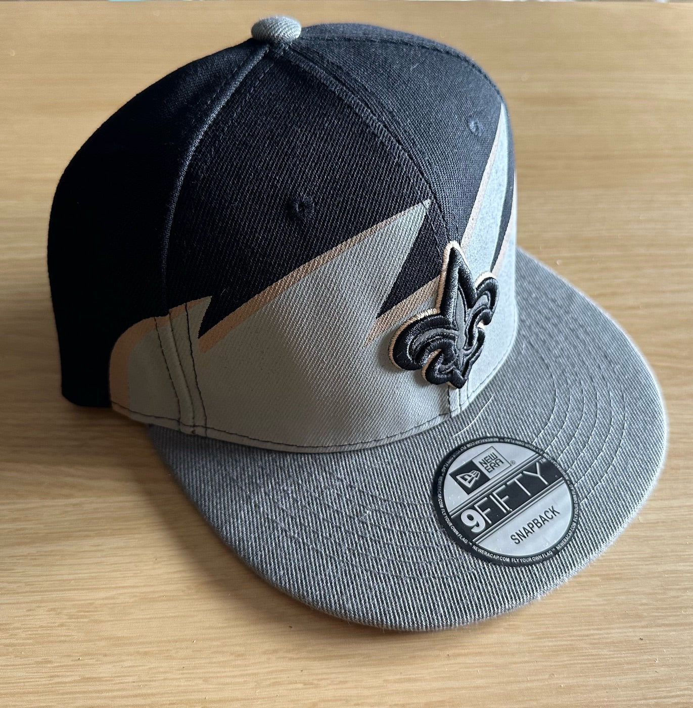 New Orleans Saints  NFL 2 Tone SnapBack Baseball Cap Multicolour New With Sticker