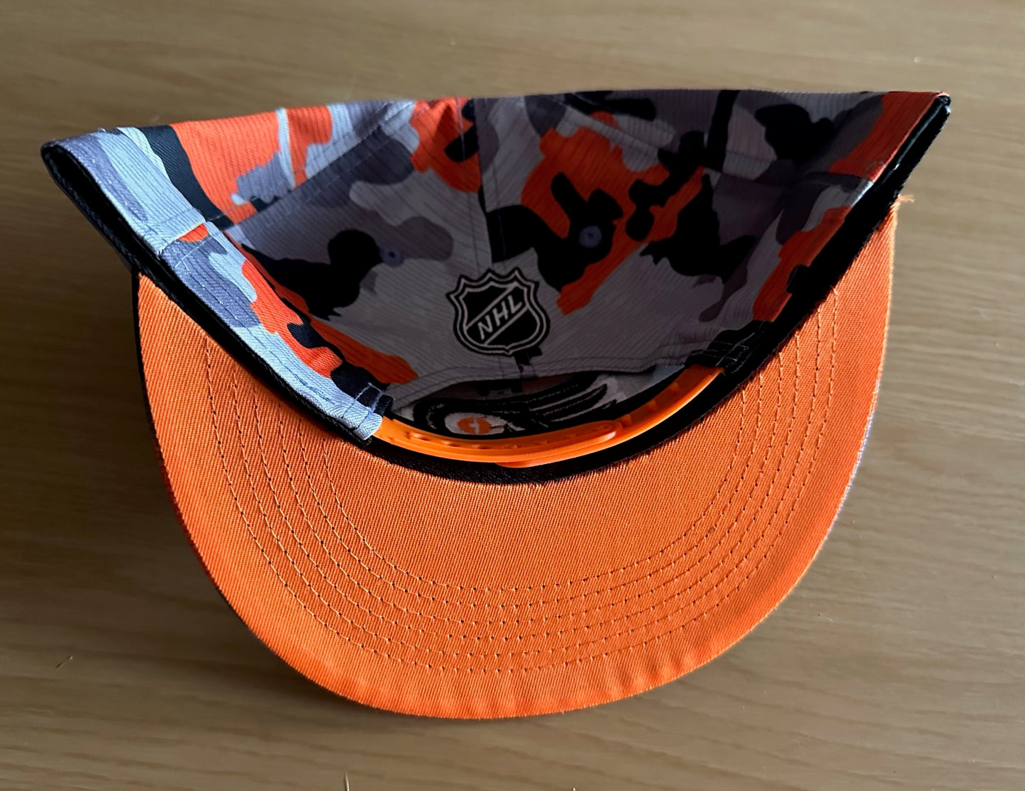 Philadelphia Flyers NHL SnapBack Camo Baseball Cap Multicolour New With Sticker